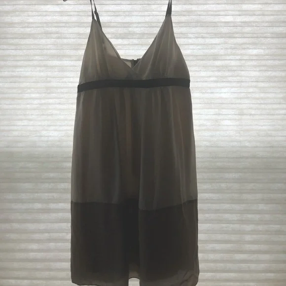 Fun summer dress! Only worn twice! - Picture 2 of 5